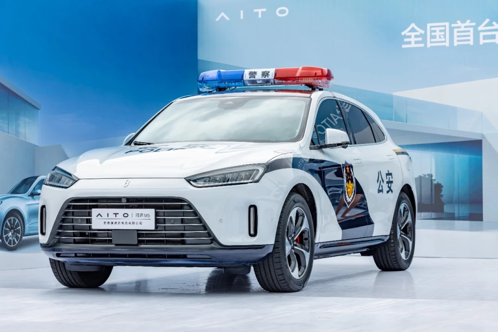 从宏光MINI EV到萤火虫，国产警车比迪拜还“花”？