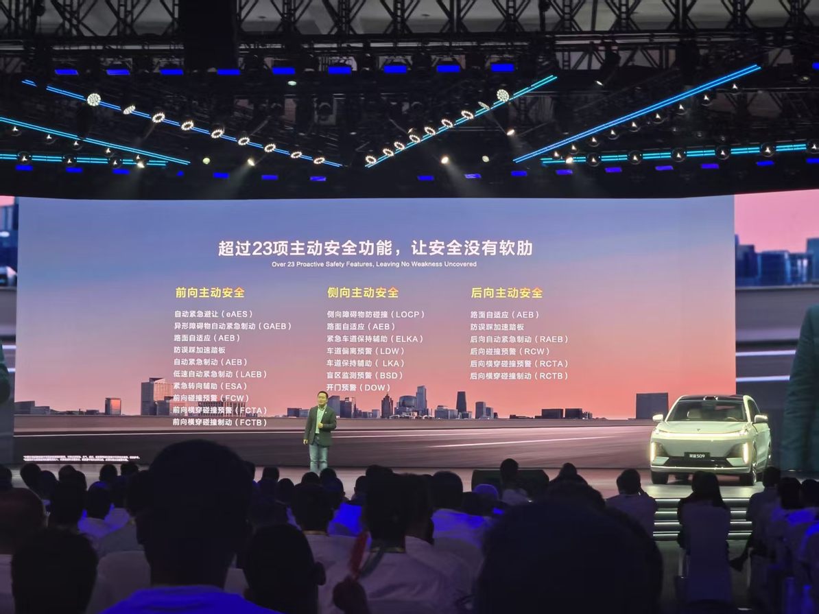 上演大六座SUV市场错位竞争教科书，23.99万起的深蓝S09上市交付
