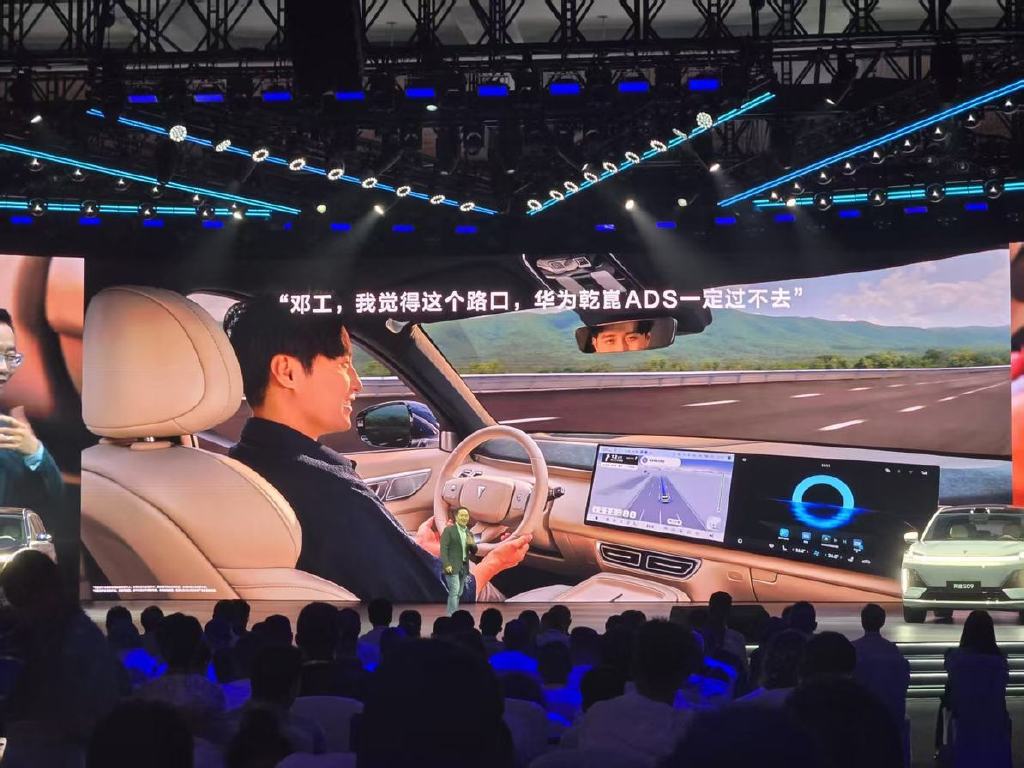 大六座SUV“王炸”来了！年轻家庭大六座旗舰SUV深蓝S09上市交付