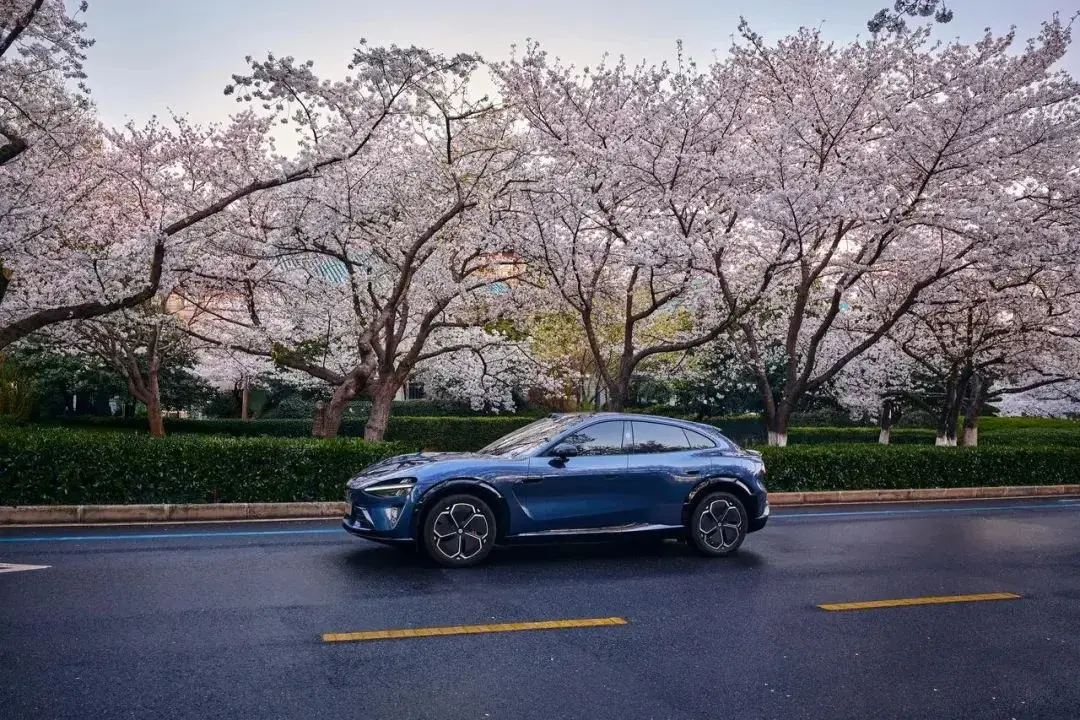 小米YU7来了，打的不是Model Y？