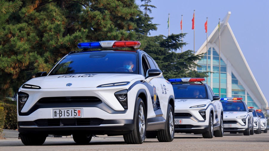 从宏光MINI EV到萤火虫，国产警车比迪拜还“花”？