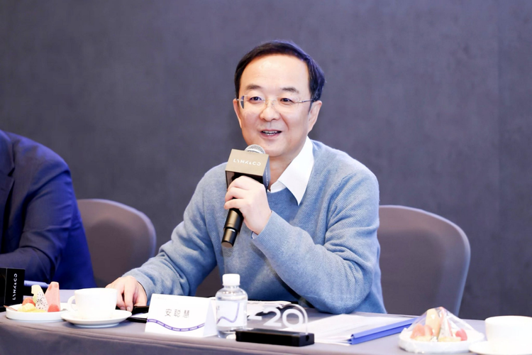 吉利再造“诺曼底登陆”：极氪私有化是背水一战还是资本撤退？