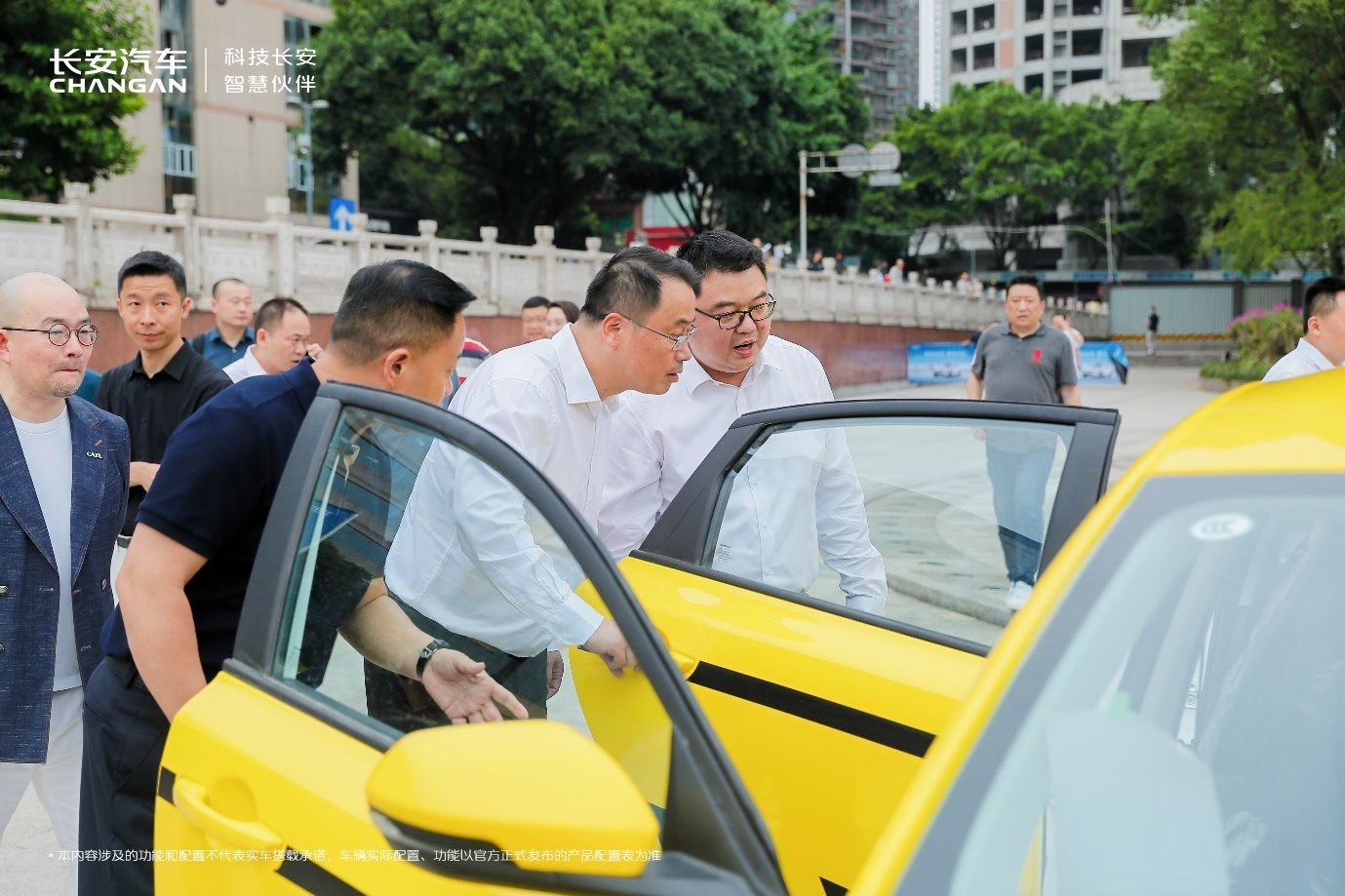 长安欧尚520双喜临门：全国万台订单签约+重庆千台出租车交付