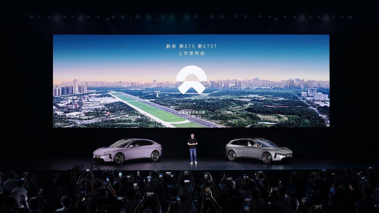 超500项升级，蔚来新ET5、新ET5T上市，售价29.8万元起