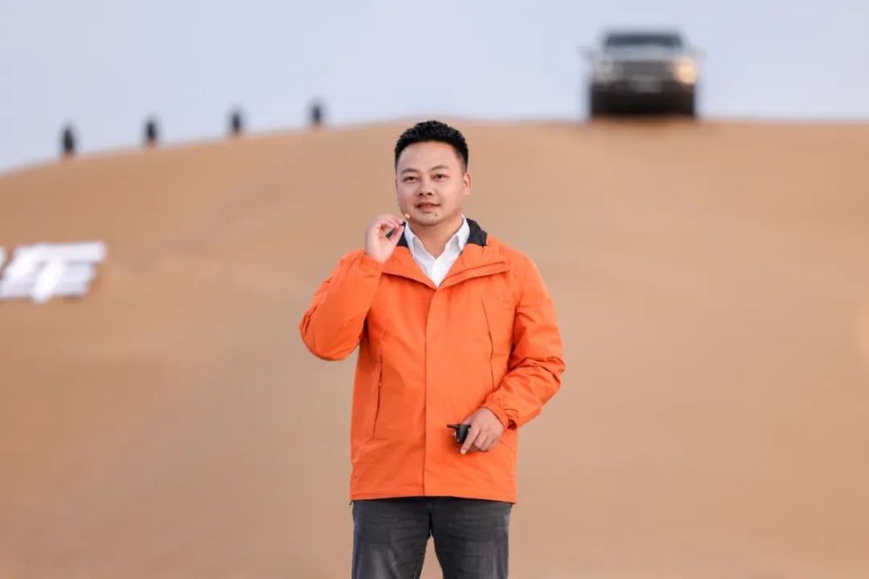 许巍沙漠星空开唱点燃捷途方盒子大会 2025款捷途山海T1同步上市
