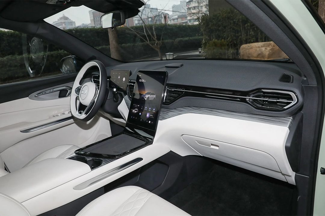 有颜值有续航还亲民 奔腾悦意07上市一口价9.98万元起