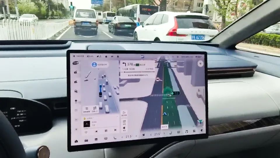 极氪MIX：极氪、领克就没一个底盘不能打的，哪怕是辆家用车！