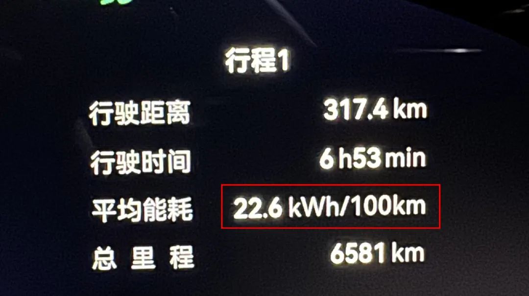 极氪MIX：极氪、领克就没一个底盘不能打的，哪怕是辆家用车！