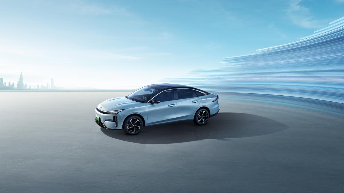 2L 级亏电油耗，超 2000km 综合续航，银河 L6 EM-i，让出行告别能耗焦虑！