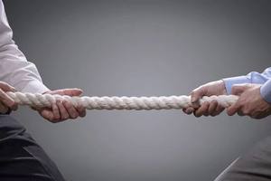 半导体鼻祖，被中国对手“卷”到悬崖边