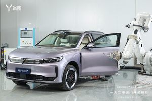 岚图FREE+万次开关门直播！CEO现场督战，夯实行业标准