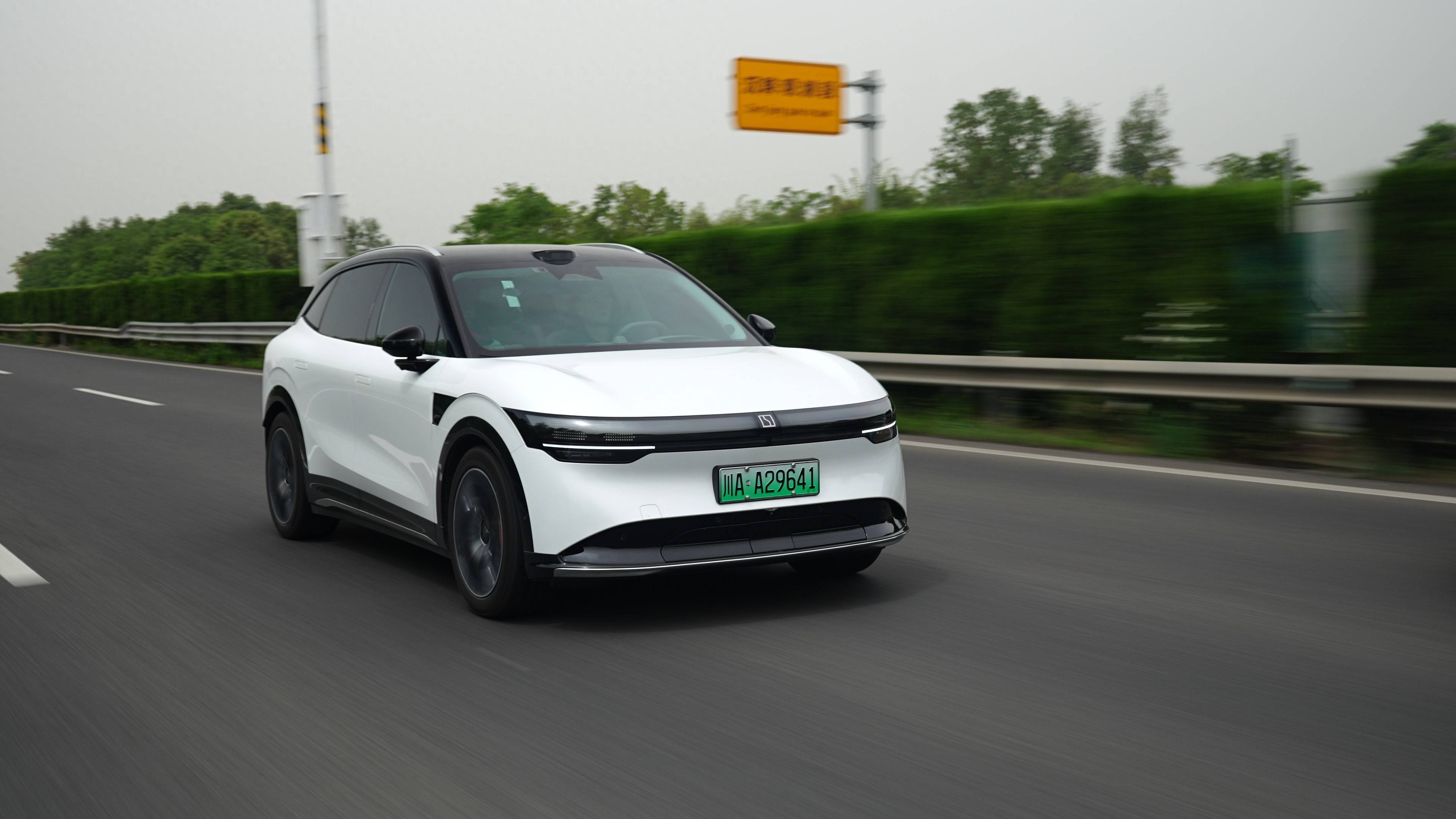 自主品牌纯电中型SUV还差了点什么？从极氪7X聊一聊