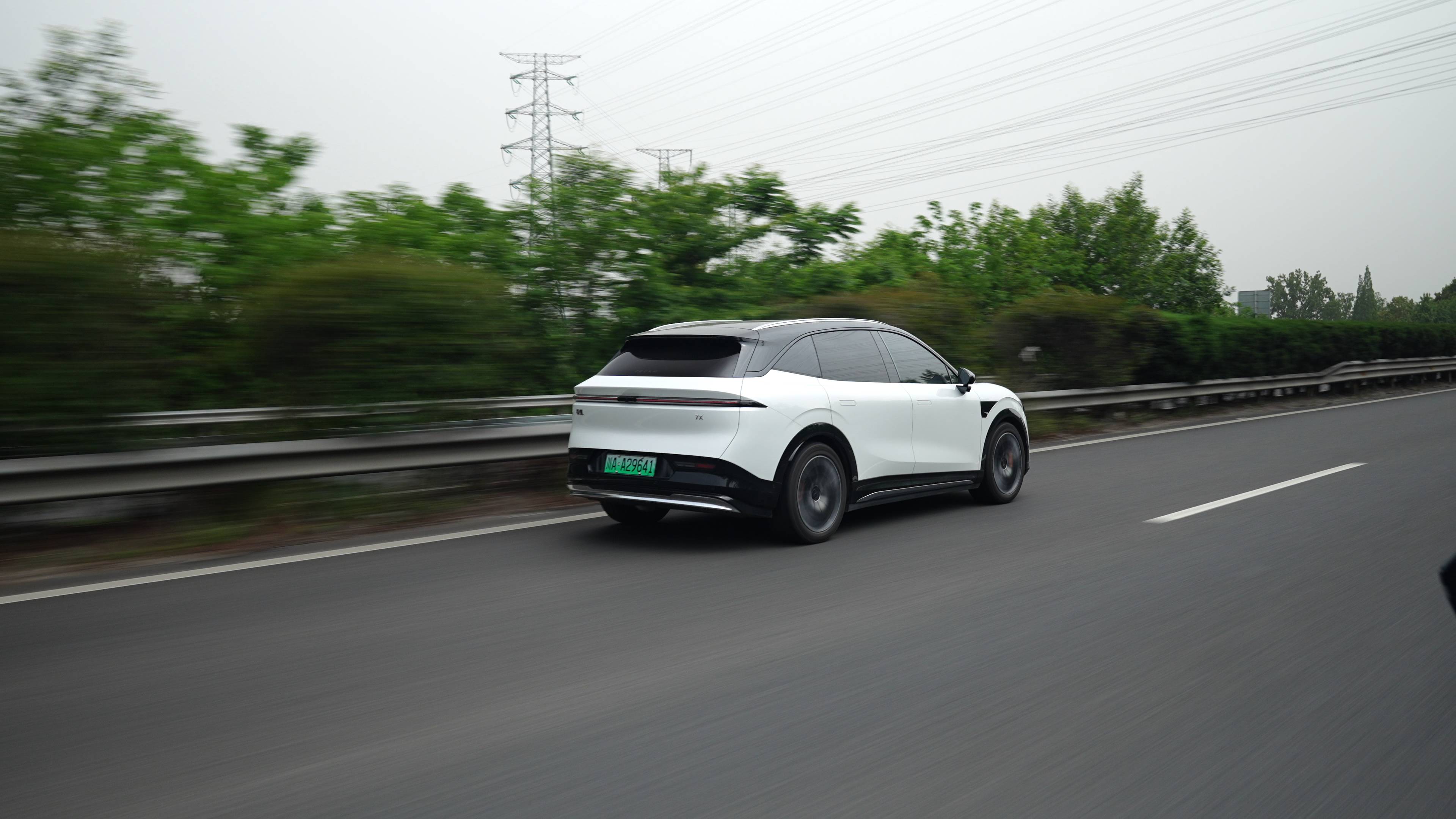 自主品牌纯电中型SUV还差了点什么？从极氪7X聊一聊