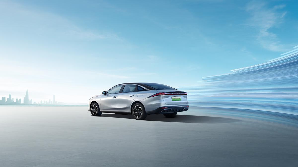 2L 级亏电油耗，超 2000km 综合续航，银河 L6 EM-i，让出行告别能耗焦虑！