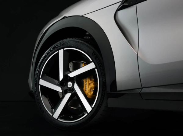 电动跨界 SUV YU7 发布，设计神似法拉利 Purosangue！