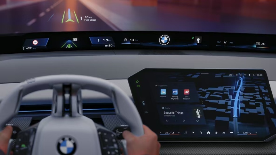 BMW首创全景iDrive：重新定义汽车和人机交互体验