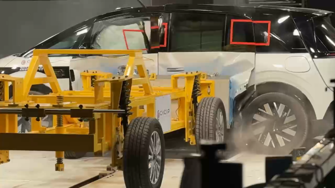 极氪MIX拆车：虽然看上去慈眉善目，但你还真撞不过它！