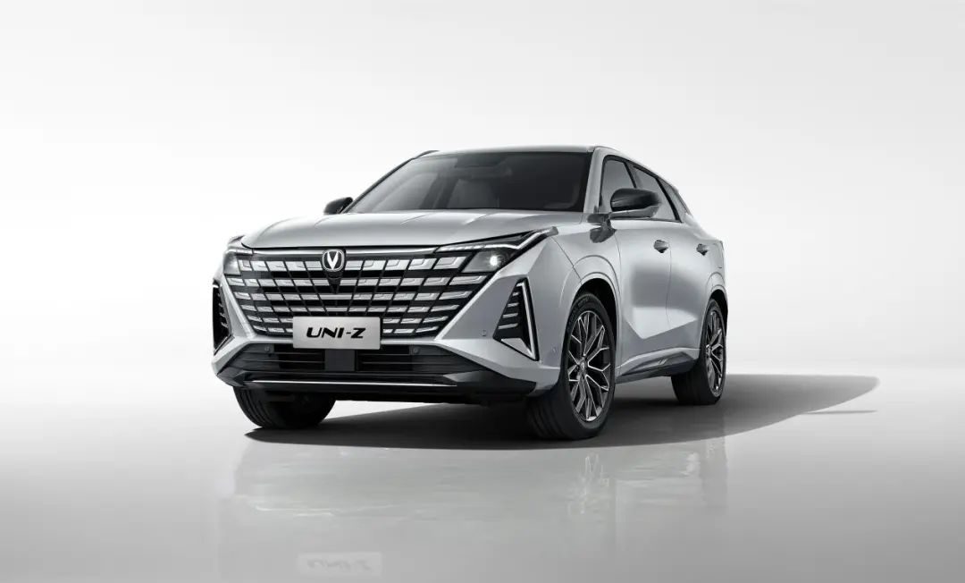 【E汽车】2025款UNI-Z新蓝鲸上市