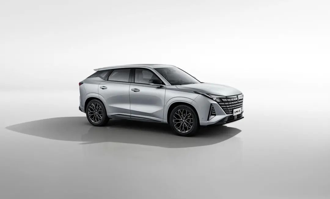 【E汽车】2025款UNI-Z新蓝鲸上市
