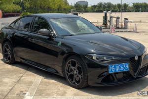 欣哲快评丨让我再次提醒您四叶草阿尔法罗密欧Giulia有多带劲！