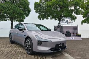 试驾小鹏MONA M03 Max：15万买到满血AI智驾，开起来有小乐趣
