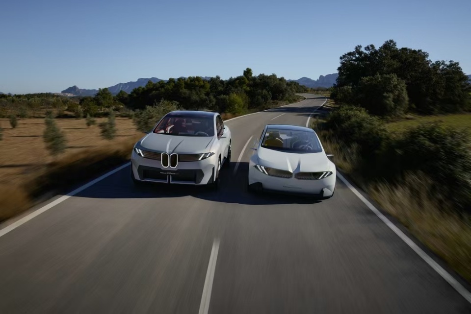 BMW首创全景iDrive：重新定义汽车和人机交互体验