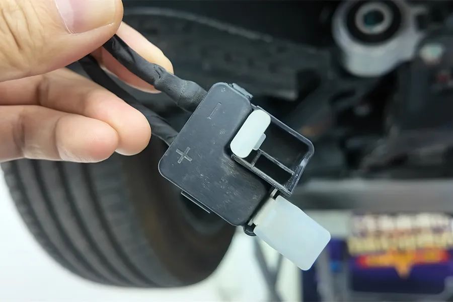 极氪MIX拆车：虽然看上去慈眉善目，但你还真撞不过它！