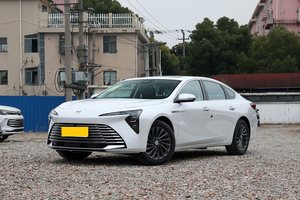 稳如老狗的美系B级车，2.0T爆发237马力，优惠5万，解读别克君越