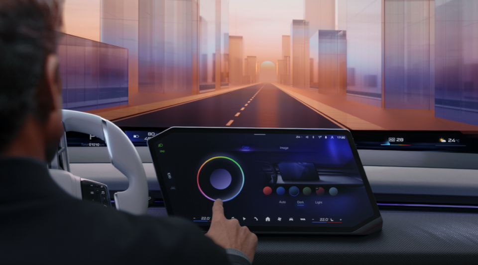 BMW首创全景iDrive：重新定义汽车和人机交互体验