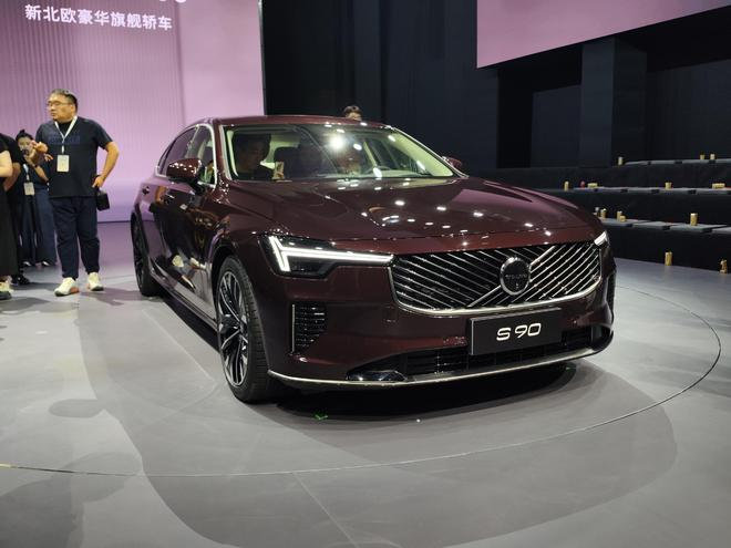 北欧豪华旗舰上新！沃尔沃全新S90正式开卖，30.09万起享八重豪礼
