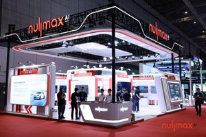 《当安全遇见体验：Nullmax如何用量产闭环重构辅助驾驶商业逻辑》