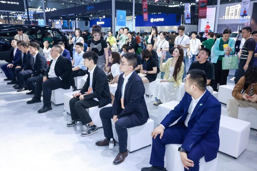 20万级首款七座方盒子登陆！捷途旅行者加长版上市，售17.99万起