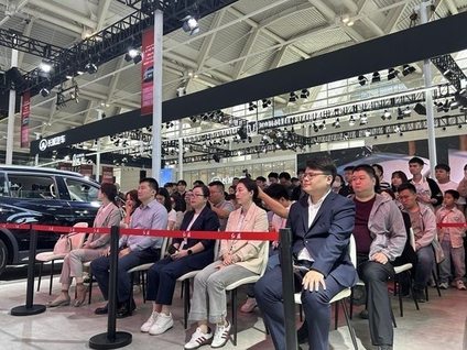 2025款红旗H5 PHEV/天工06闪耀天津车展 智电创新引领新征程