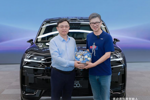 恭喜周剑先生成为腾势N9第10000位车主，智能选配将启