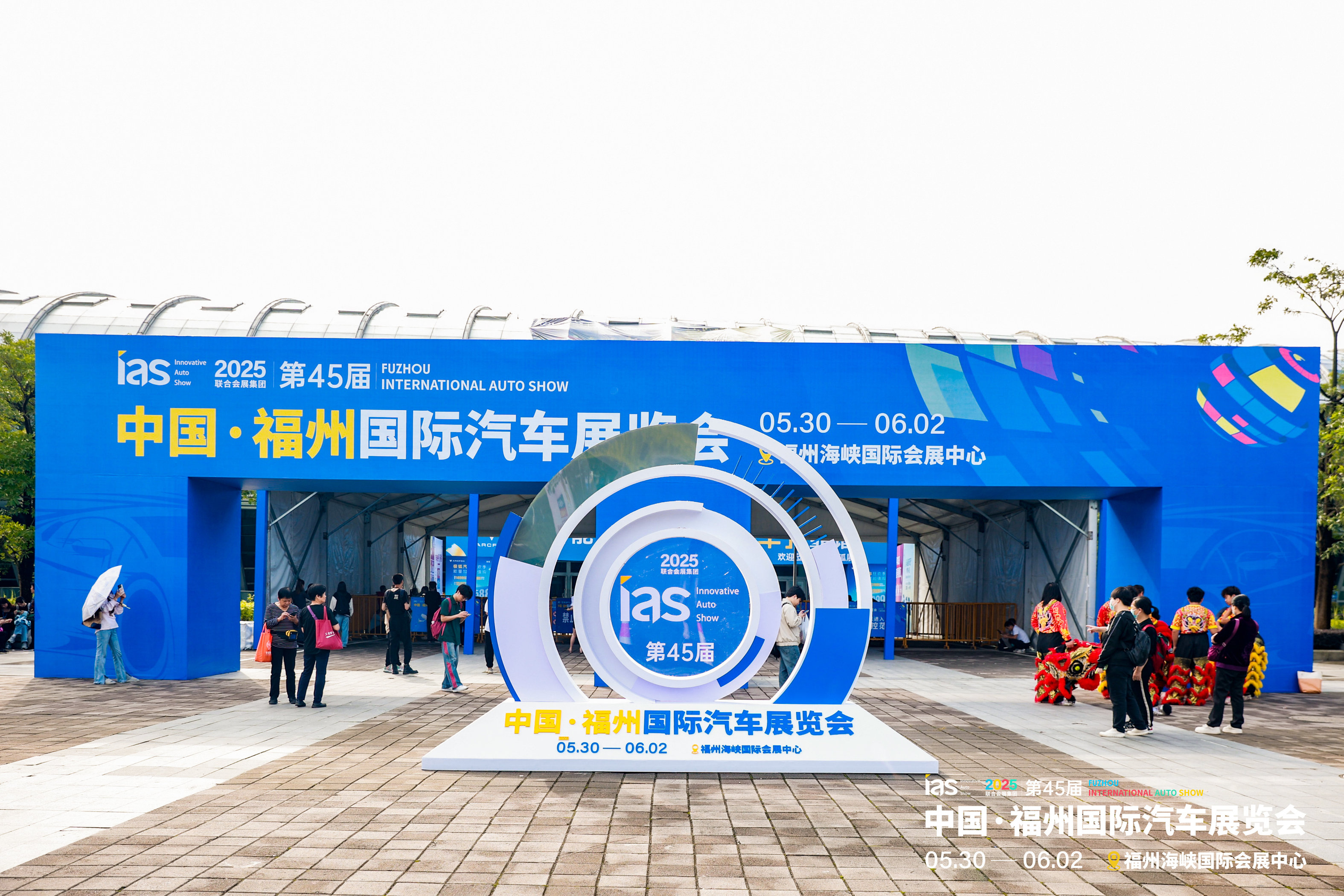 人潮涌动赴车界盛事  2025福州端午国际车展开幕