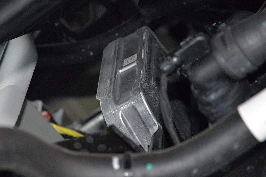 极氪MIX拆车：底盘紧凑工整，正向研发想改很容易！