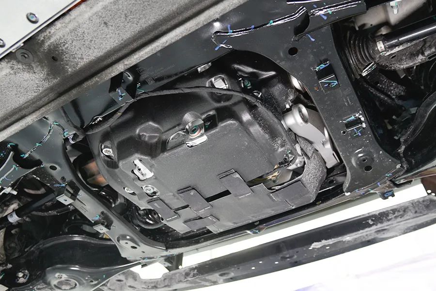 极氪MIX拆车：底盘紧凑工整，正向研发想改很容易！