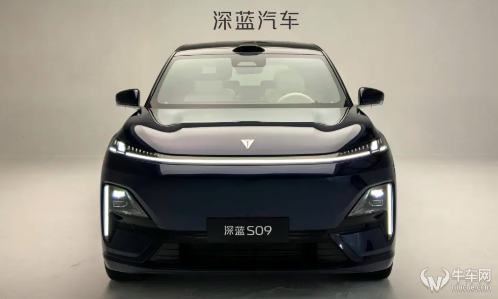 90后看老总：深蓝CEO的焦虑"，一年价保"转眼被"车机广告"轰炸