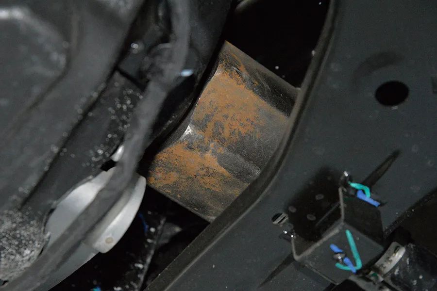 极氪MIX拆车：底盘紧凑工整，正向研发想改很容易！