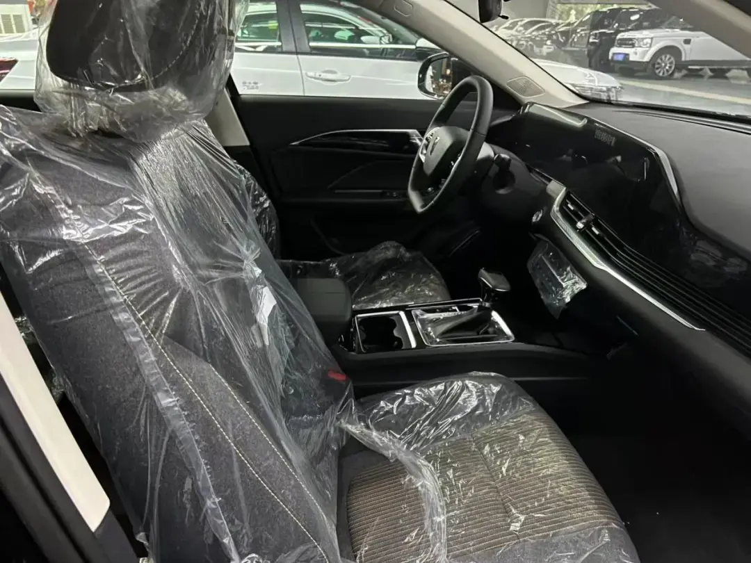 比“零公里二手车”更离谱的，是二手车市场开始卖新车了？