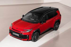 全新一代丰田RAV4荣放将来袭，提供多款前脸组件，取消燃油版本