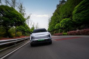 钢筋铁骨炼就移动堡垒 吉利帝豪2025款的安全执念有多硬核？