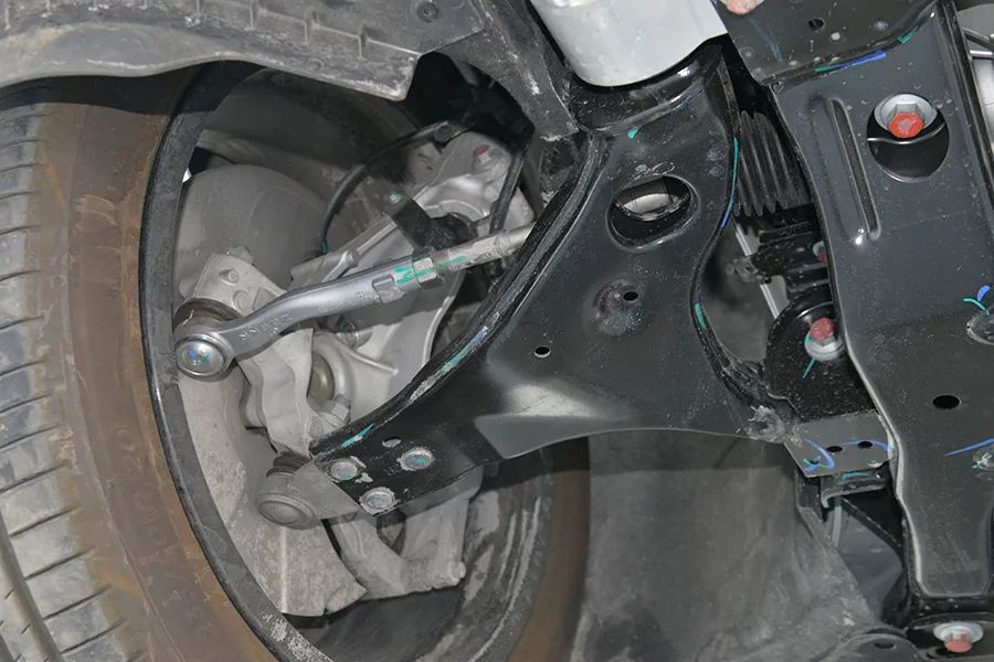 极氪MIX拆车：底盘紧凑工整，正向研发想改很容易！