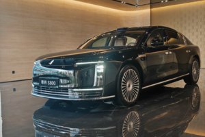 70.8万元起，尊界S800上市，冲击豪华D级车市场稳了？