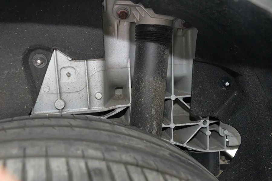 极氪MIX拆车：底盘紧凑工整，正向研发想改很容易！