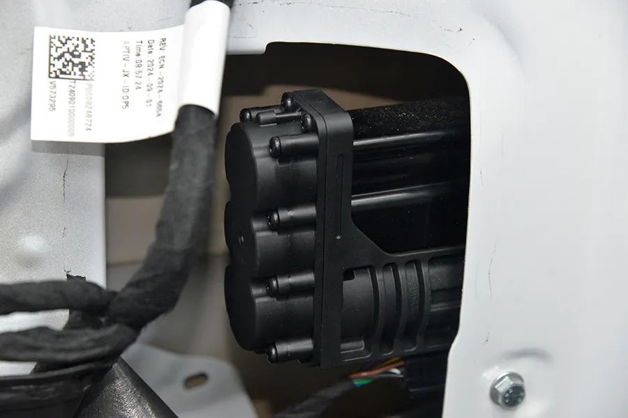极氪MIX拆车：这才是原创！这才是中国造车的真正实力！
