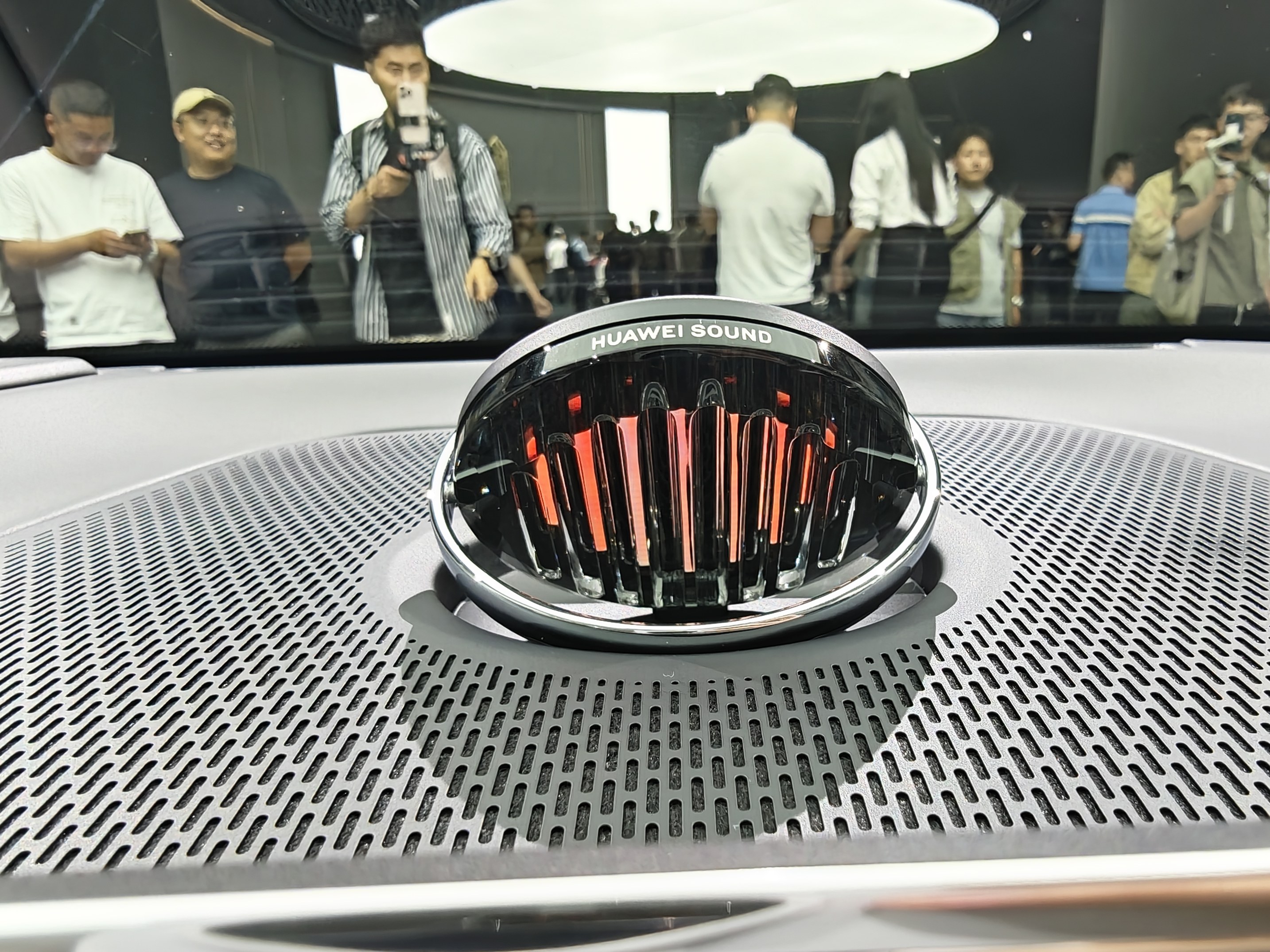尊界S800一小时大定过千，华为对中国高端市场的洞察无人能及