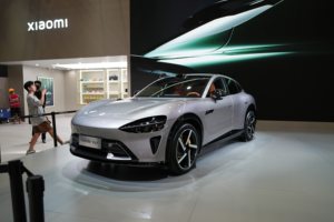 小米 YU7 首次公众亮相！轴距为 3000mm，定位中大型 SUV