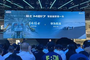 全系六款车色齐聚粤港澳车展，猛士M817首次公开内饰细节