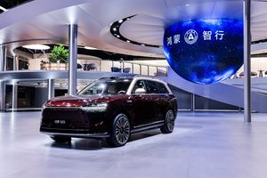 2025粤港澳车展重磅：问界M9零重力座椅交付，开启“场景定义豪华”新纪元